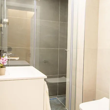 Apartment 5 *